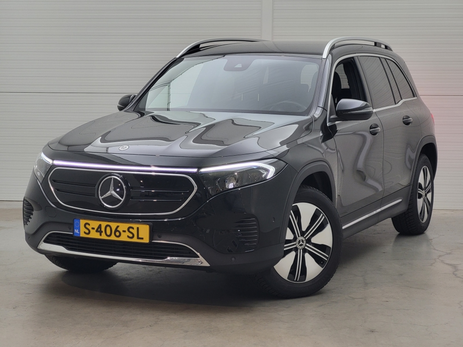 Foto 2 van Mercedes EQB