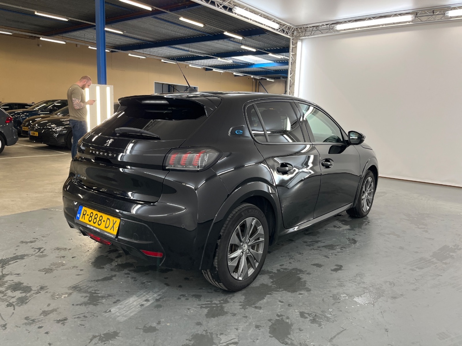 Foto 7 van Peugeot E-208