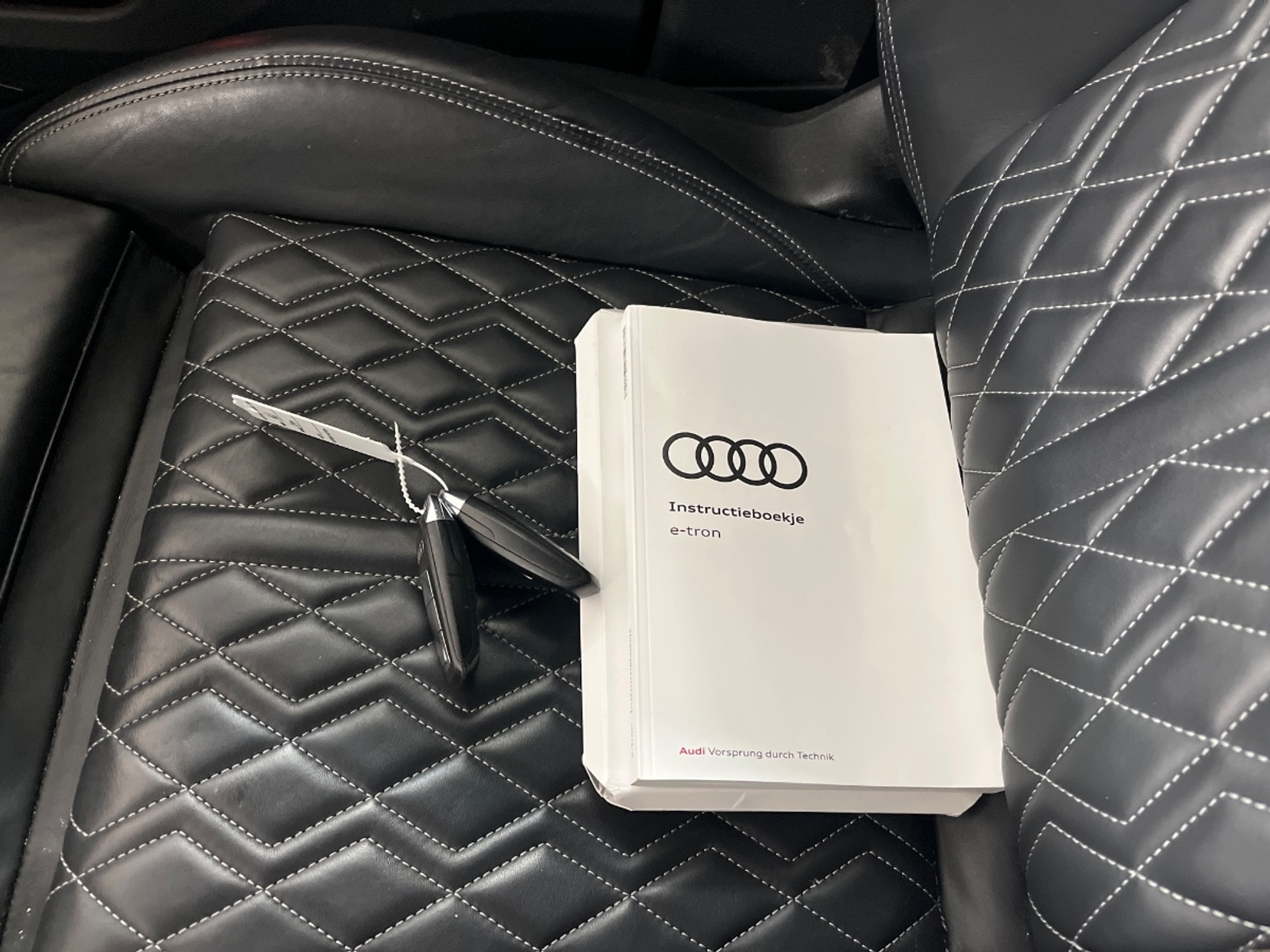 Foto 13 van Audi e-tron