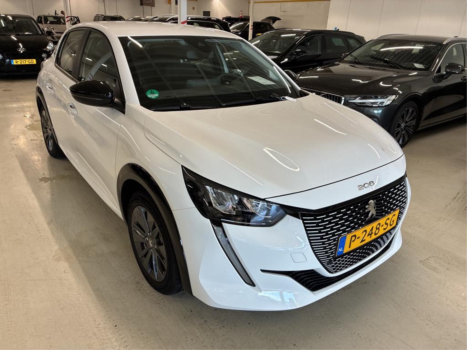 Foto 4 van Peugeot E-208