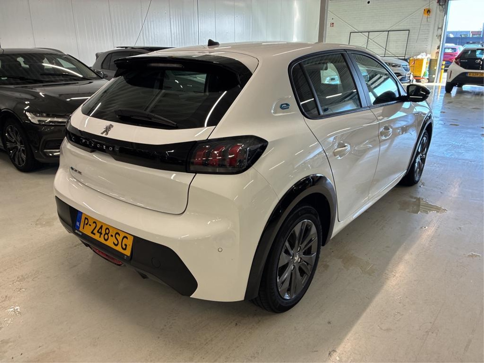 Foto 8 van Peugeot E-208