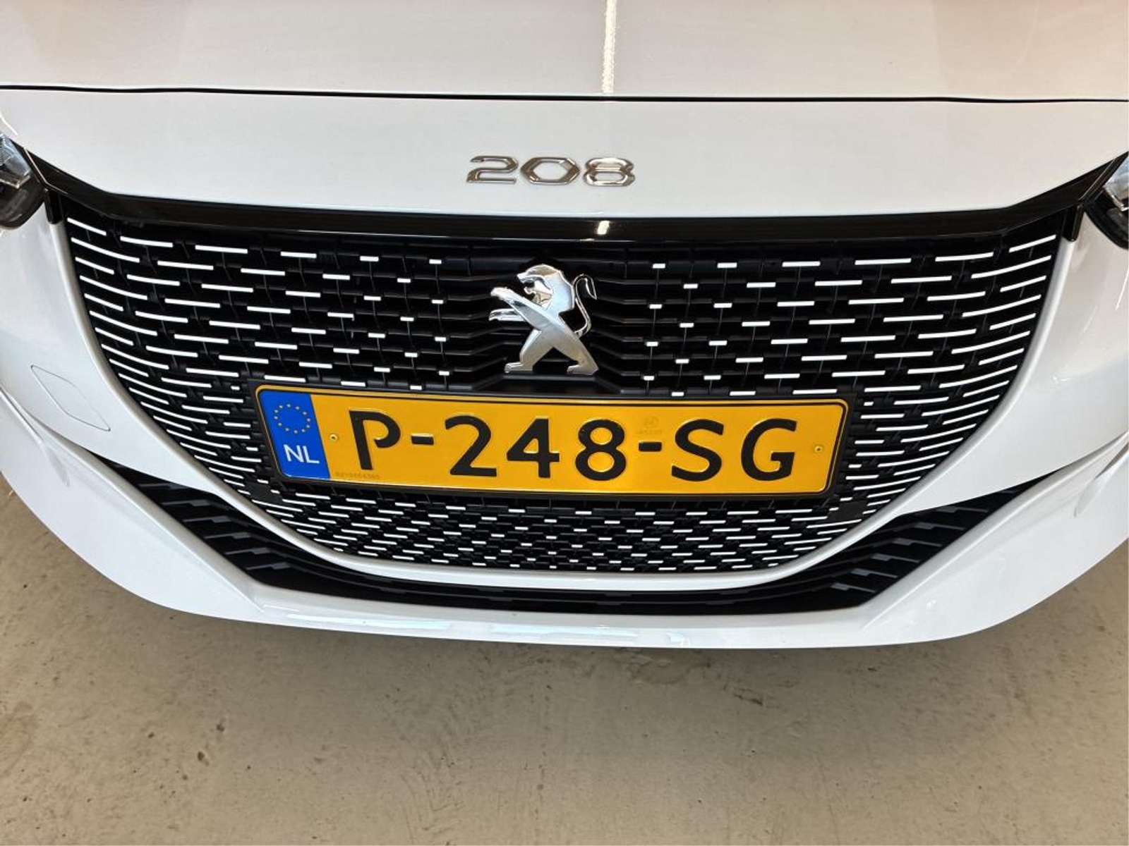 Foto 3 van Peugeot E-208