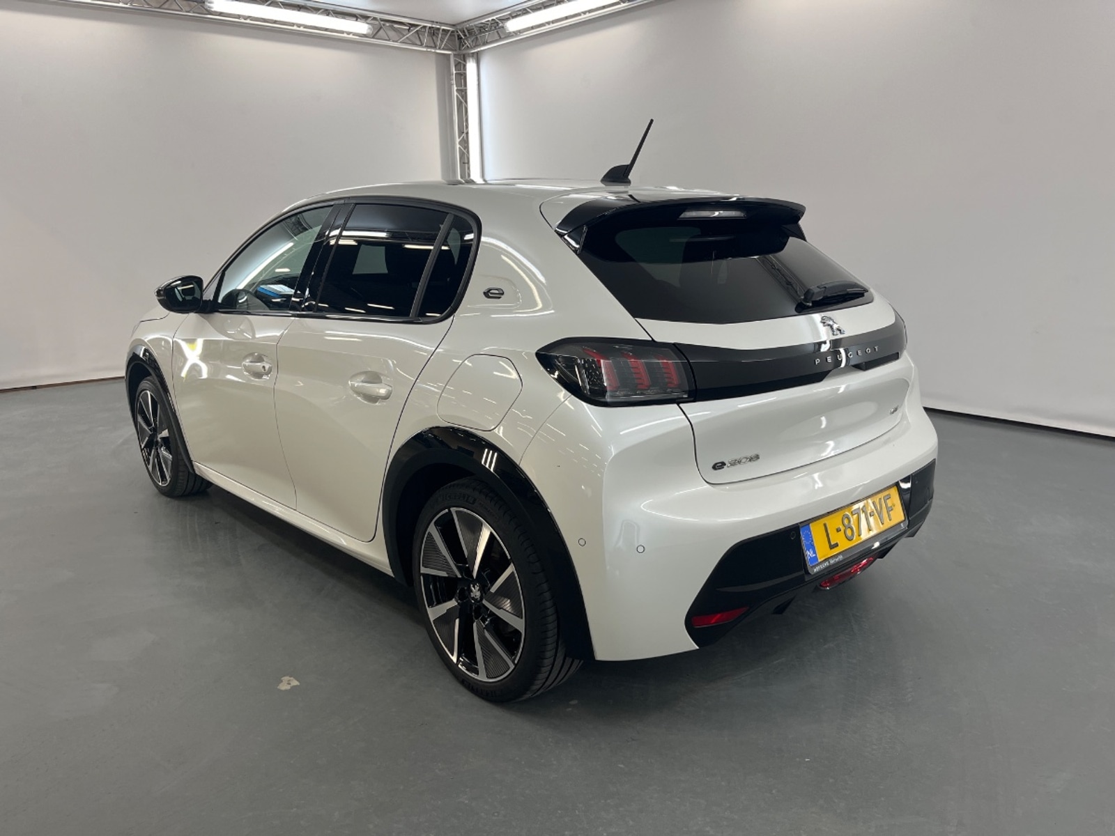 Foto 4 van Peugeot E-208