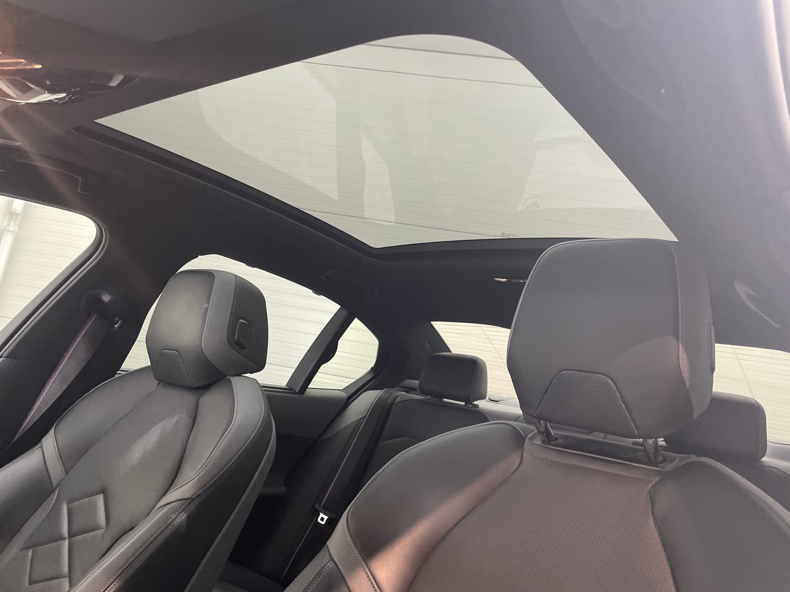 Foto 23 van BMW i5