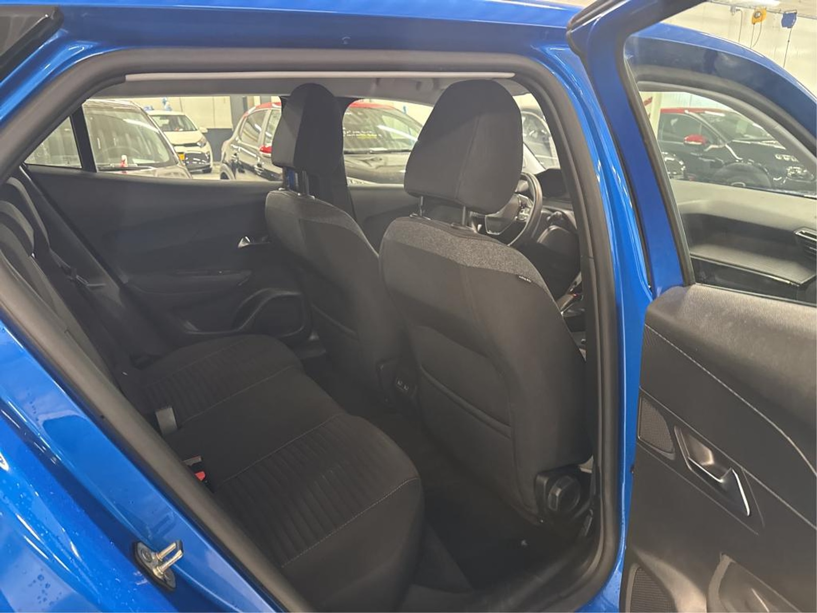 Foto 7 van Peugeot E-2008