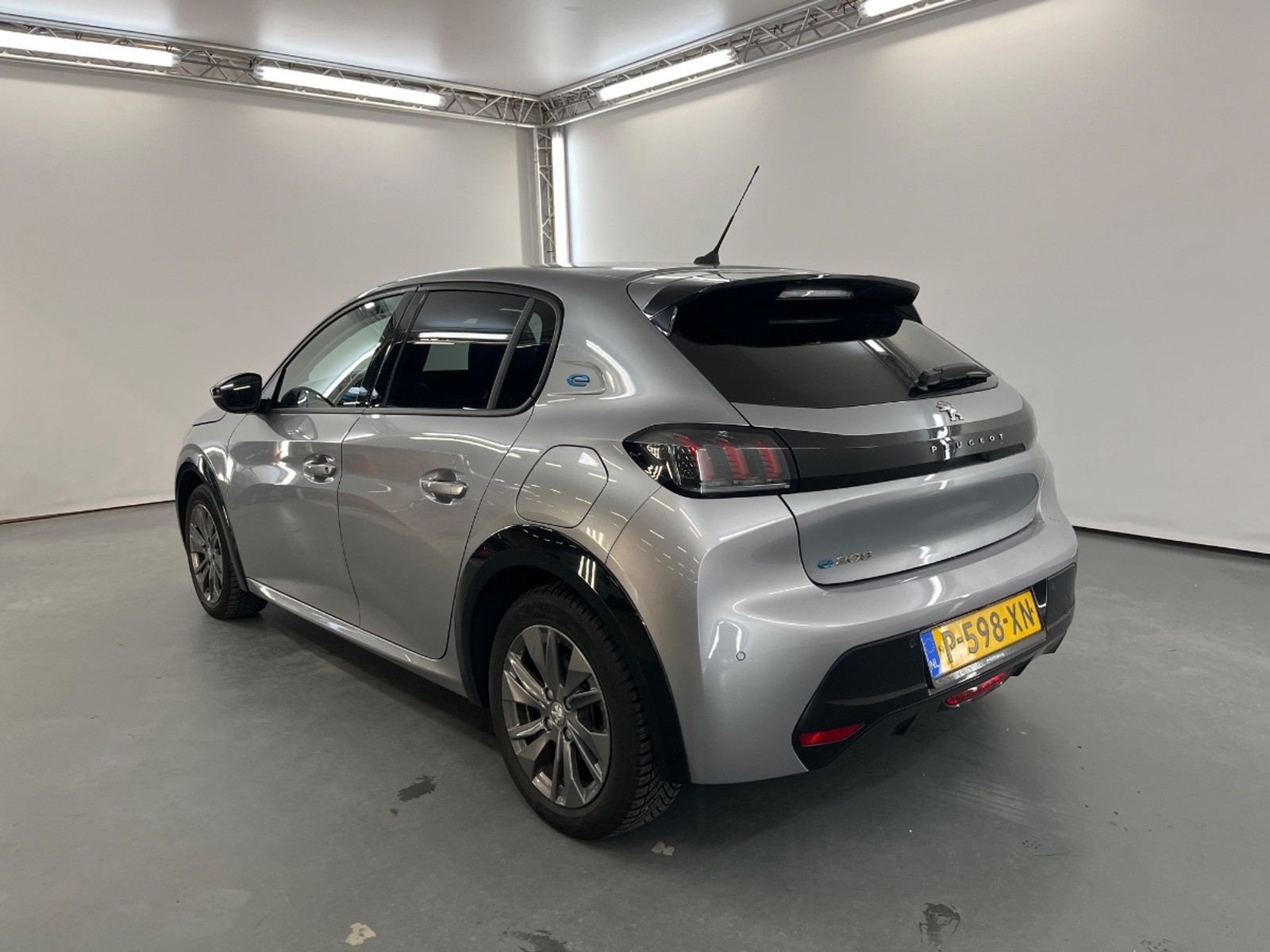 Foto 9 van Peugeot E-208