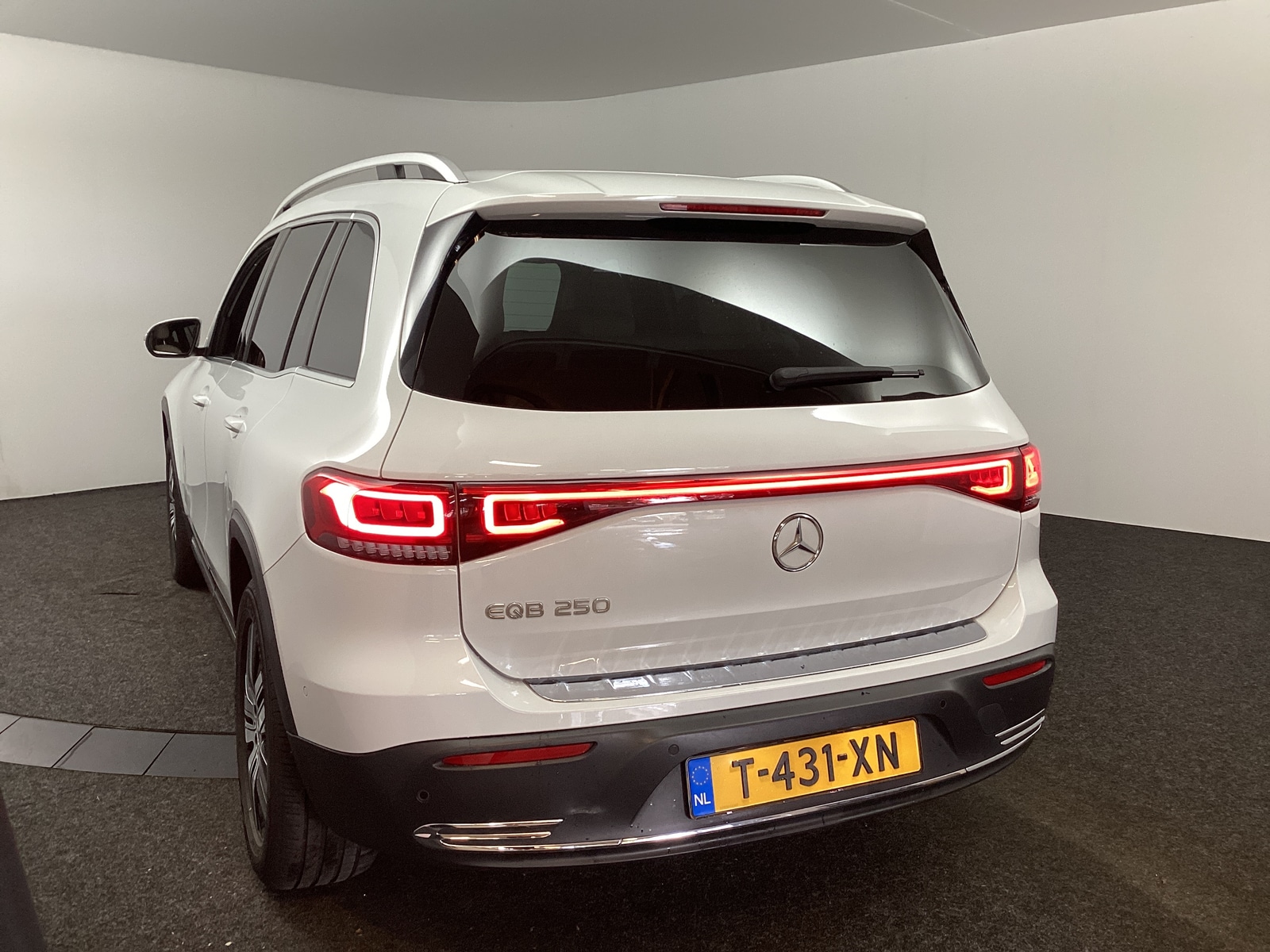 Photo 19 of Mercedes EQB