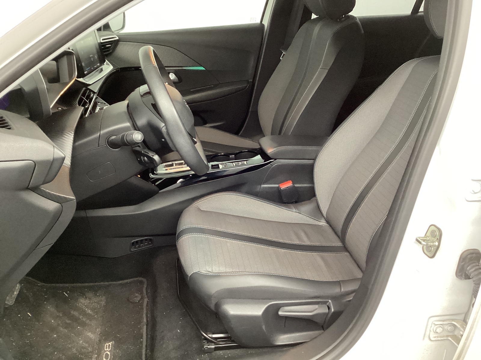Foto 7 van Peugeot E-208