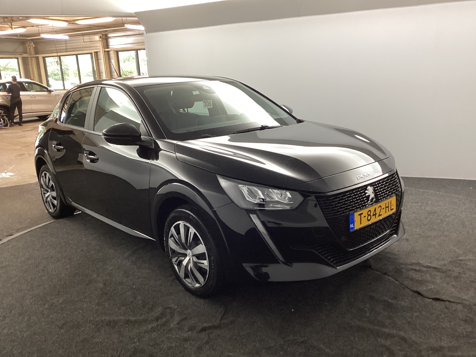 Foto 4 van Peugeot E-208