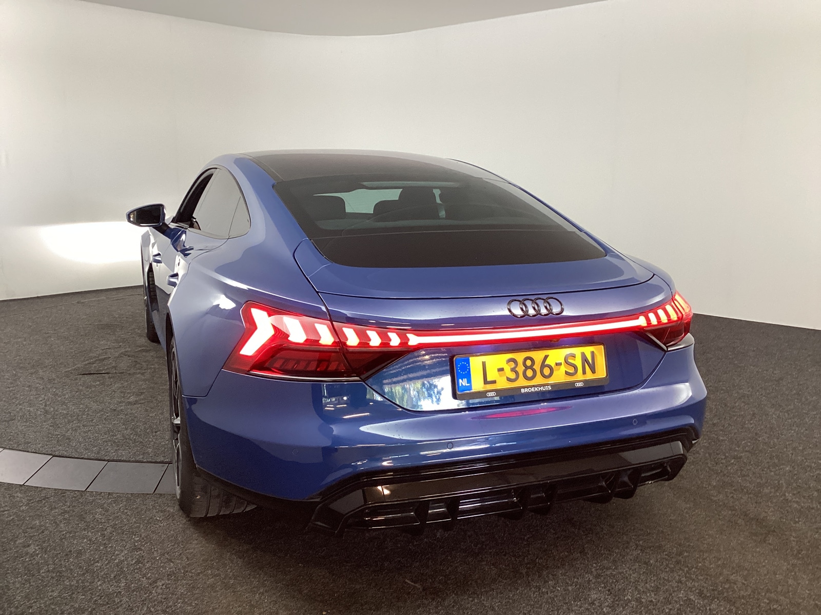 Foto 10 van Audi e-tron GT