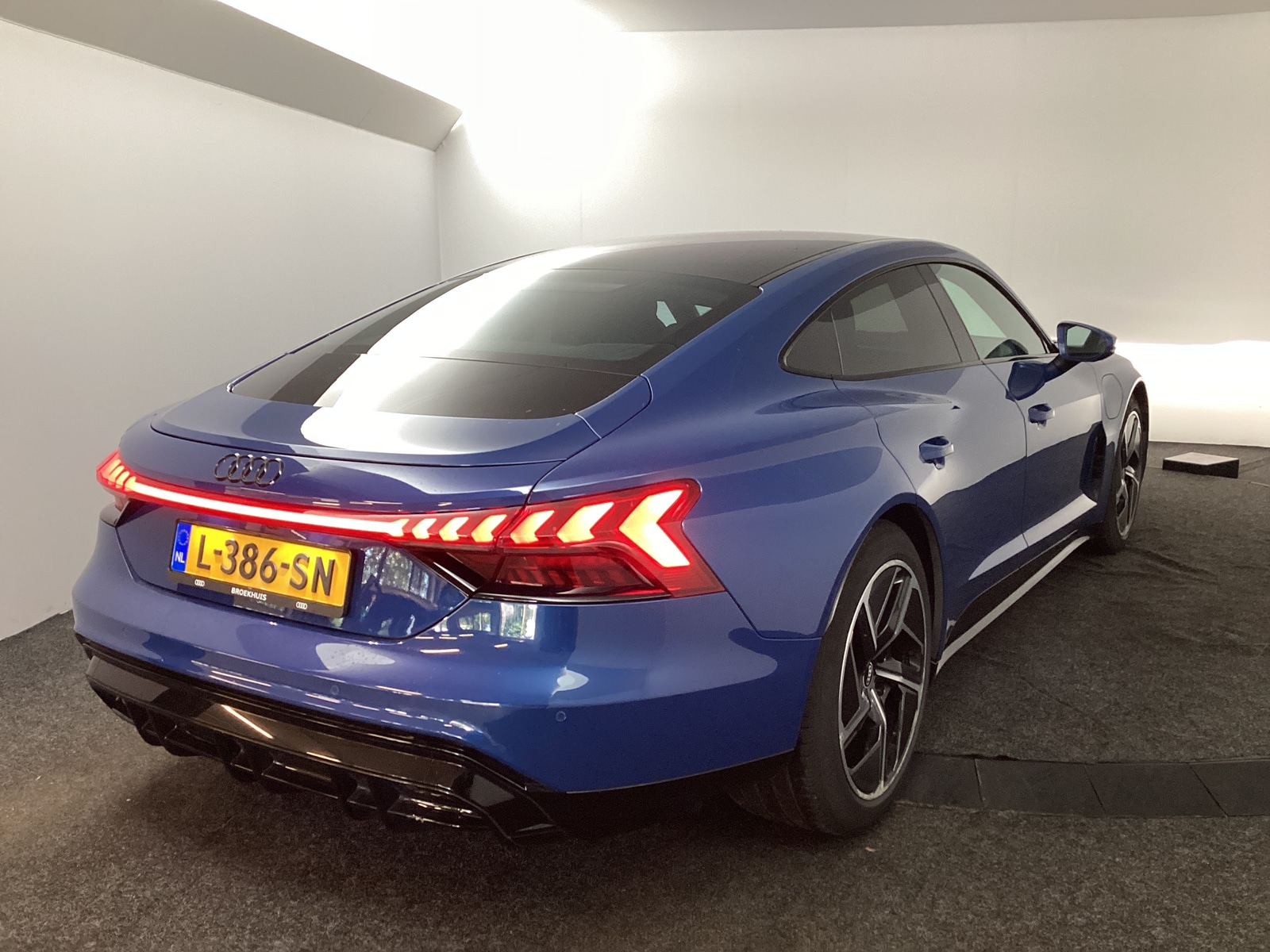 Foto 15 van Audi e-tron GT