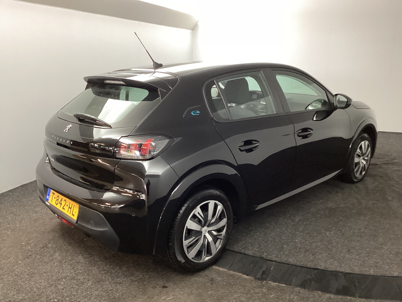 Foto 5 van Peugeot E-208