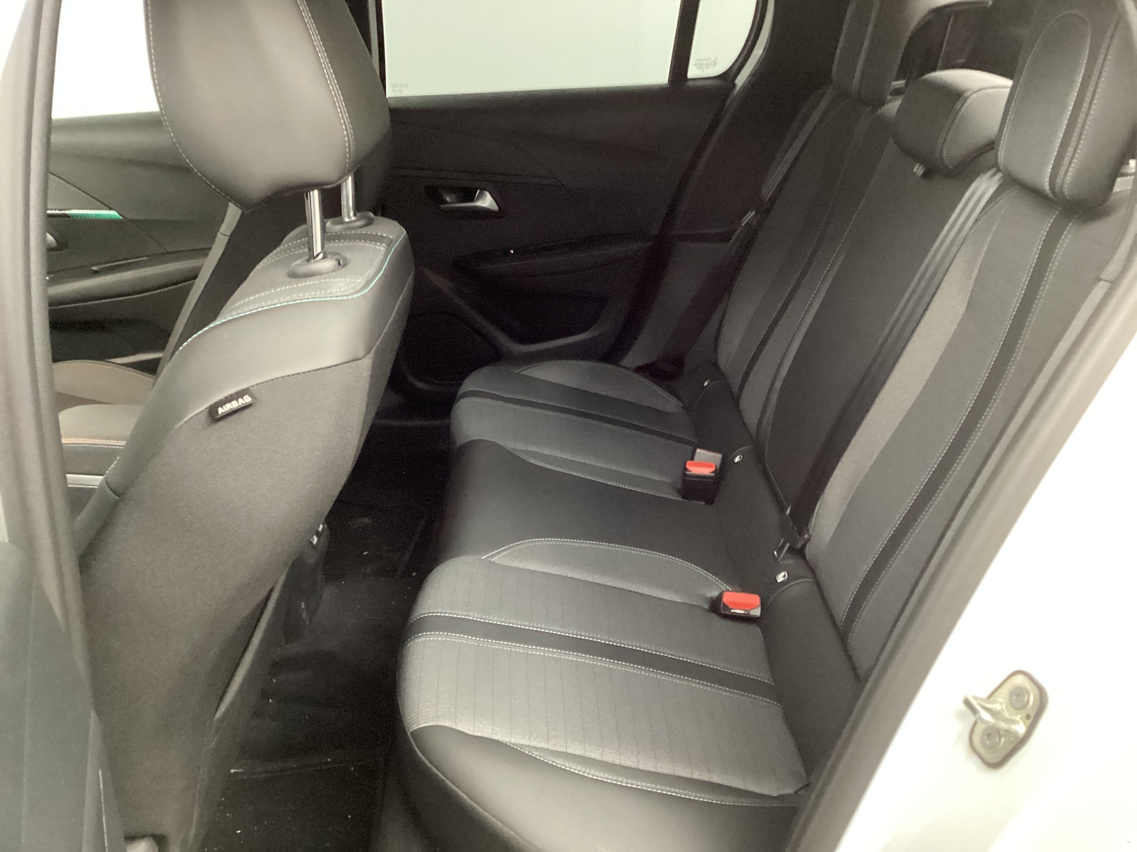 Foto 5 van Peugeot E-208