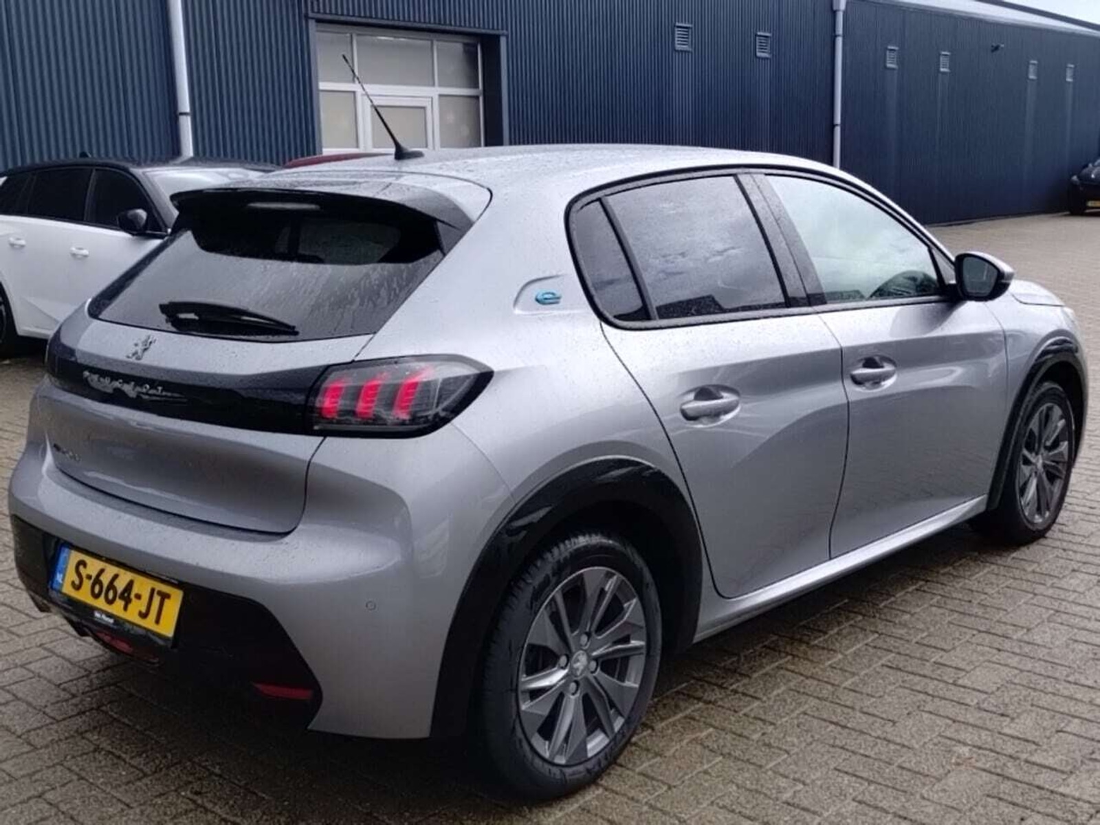 Foto 3 van Peugeot E-208