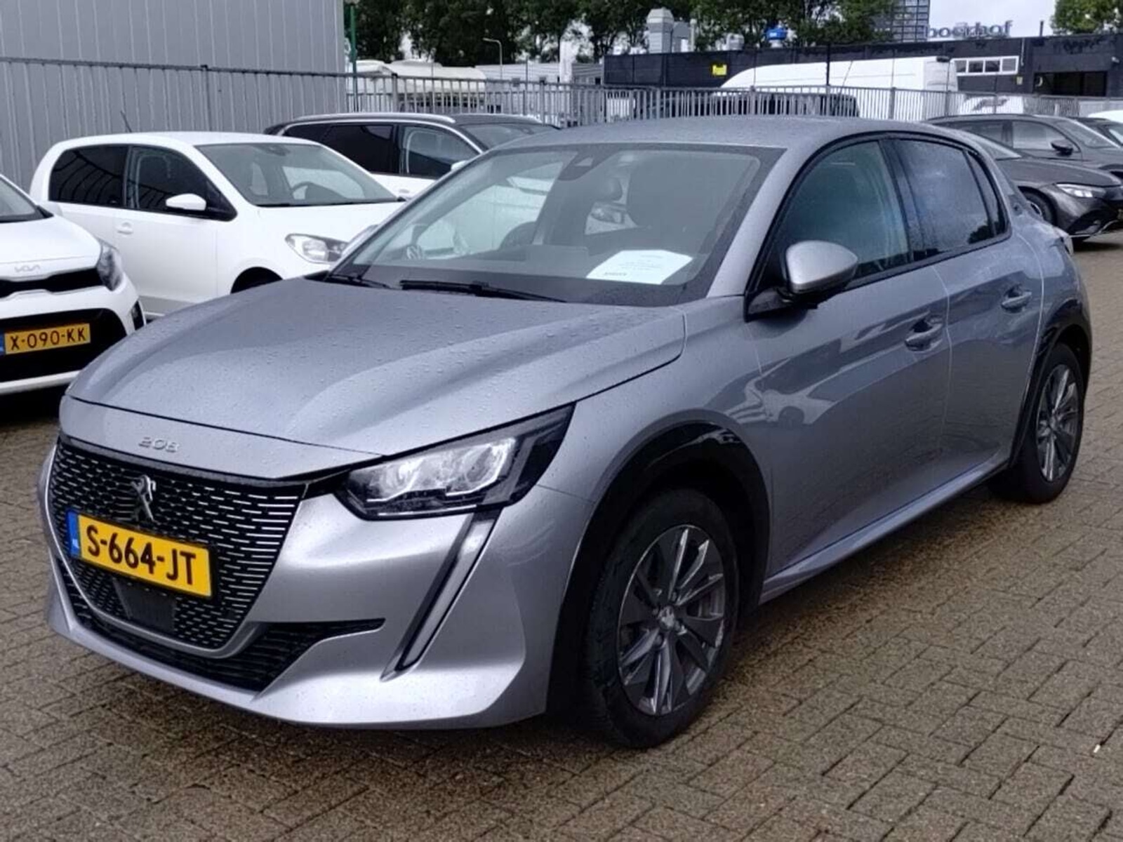 Foto 2 van Peugeot E-208