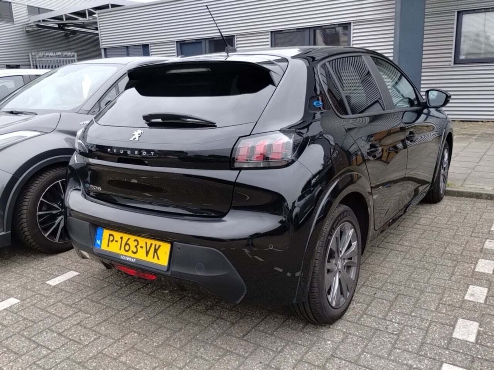 Foto 3 van Peugeot E-208