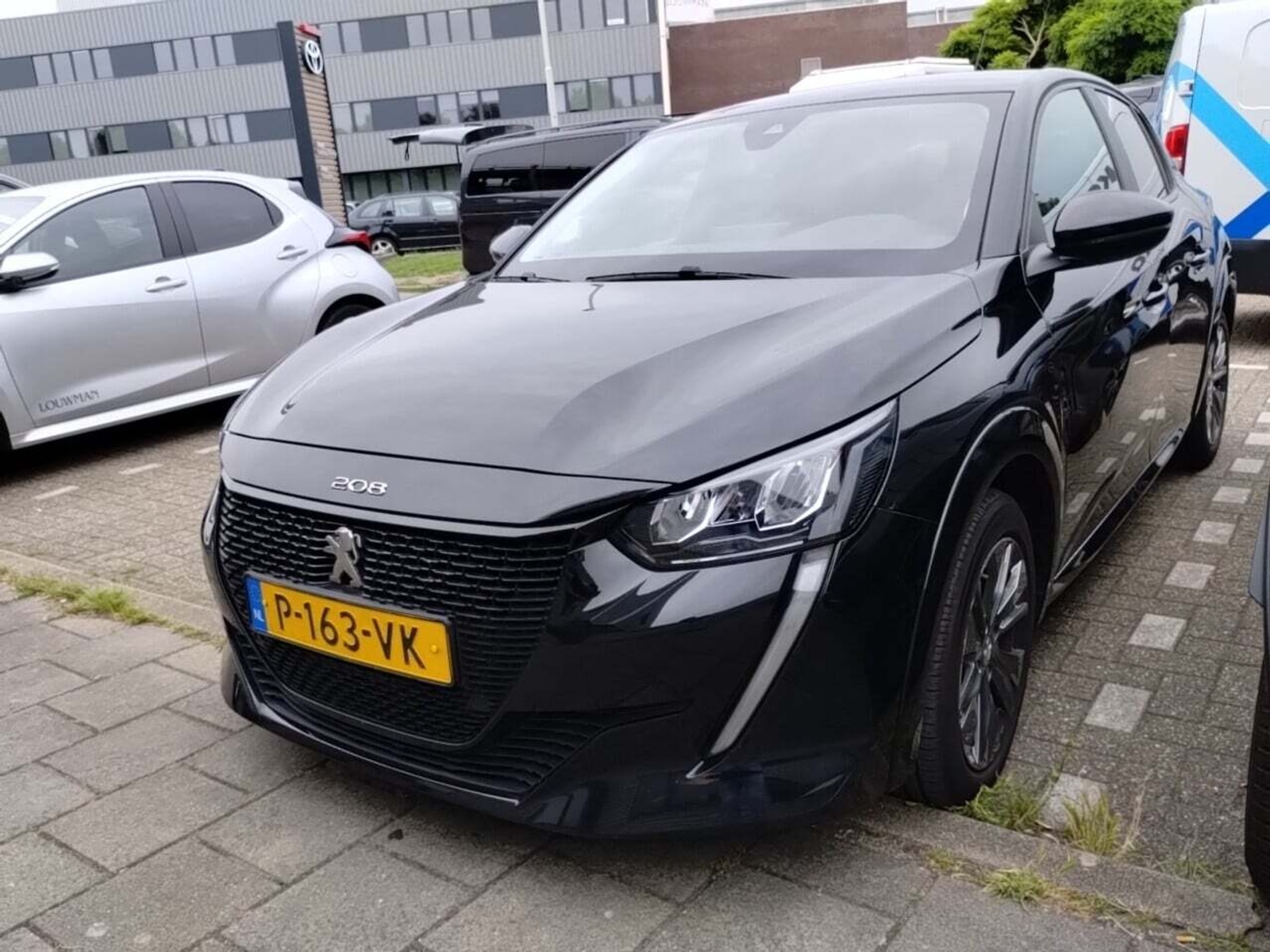 Foto 2 van Peugeot E-208