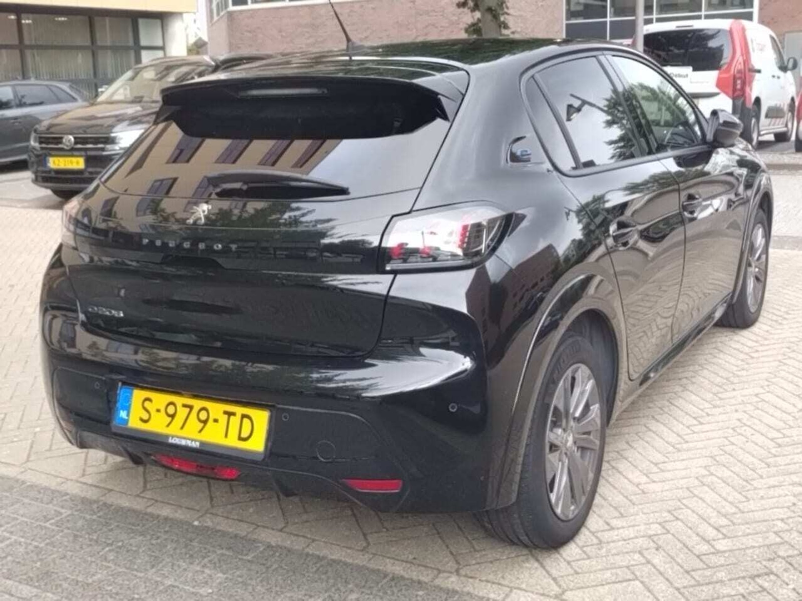 Foto 2 van Peugeot E-208