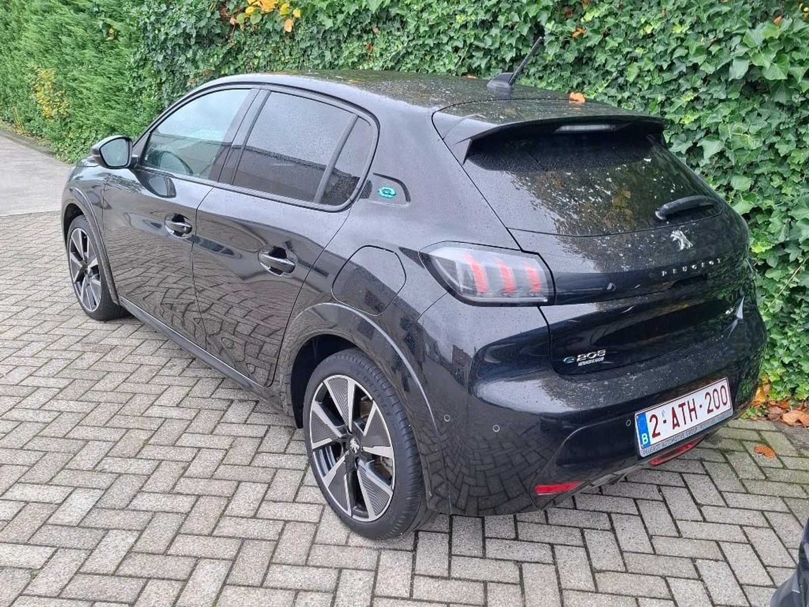 Foto 2 van Peugeot E-208
