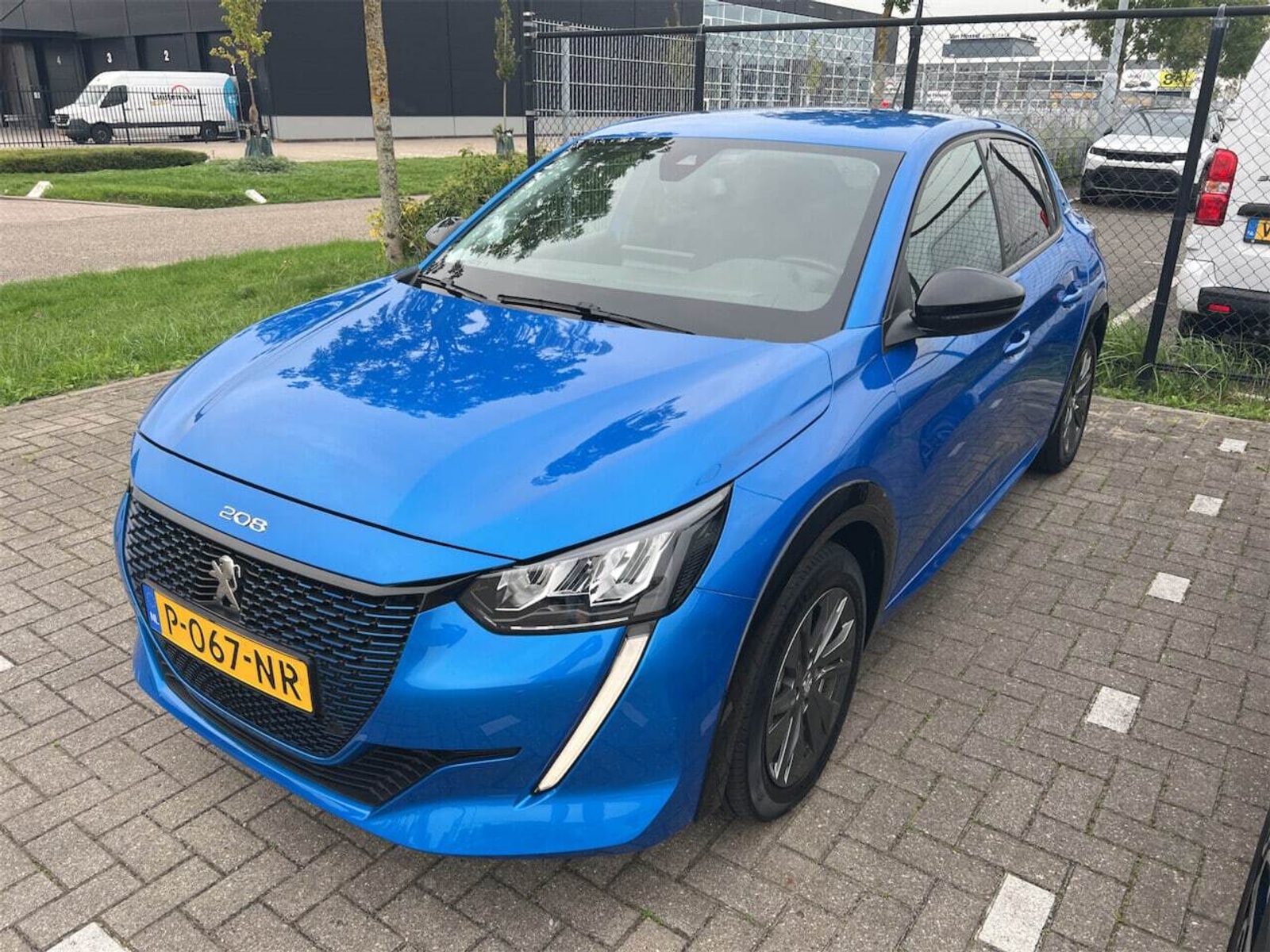 Foto 3 van Peugeot E-208