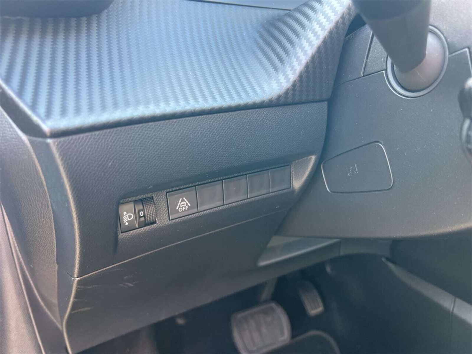 Foto 4 van Peugeot E-208