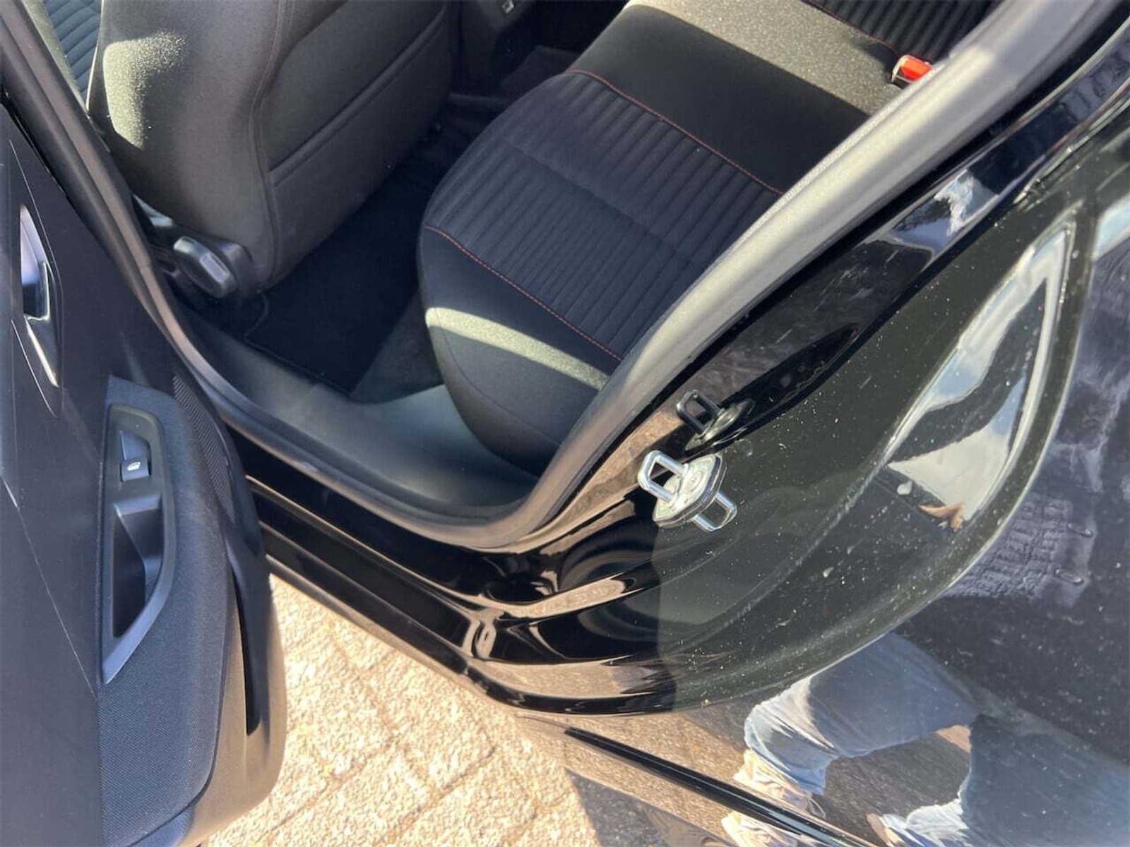Foto 7 van Peugeot E-208