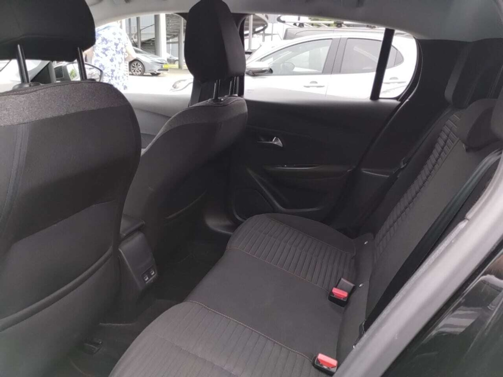 Foto 5 van Peugeot E-208