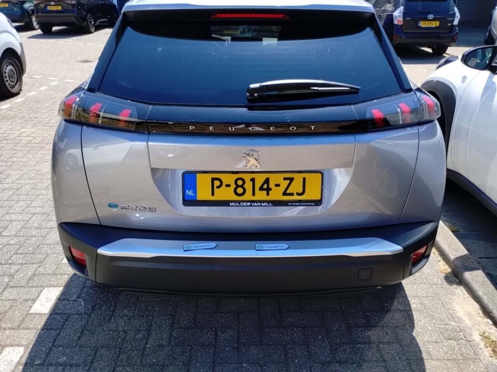 Foto 23 van Peugeot E-2008