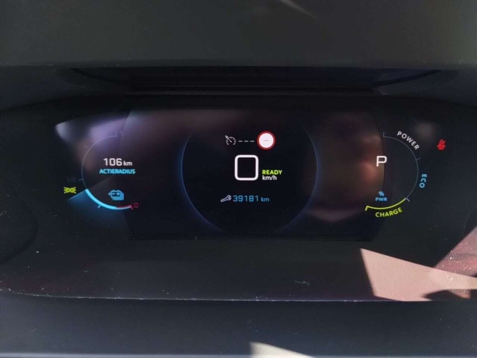 Foto 4 van Peugeot E-208