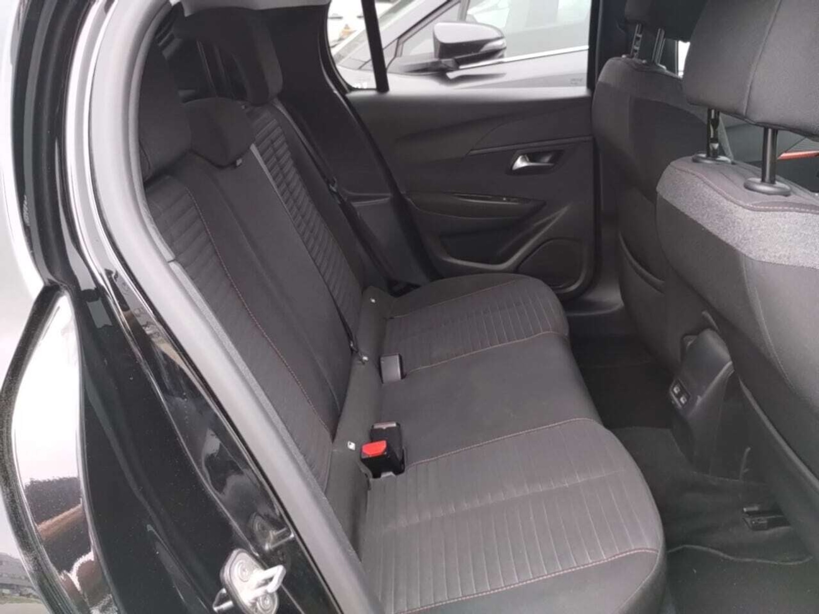 Foto 8 van Peugeot E-208