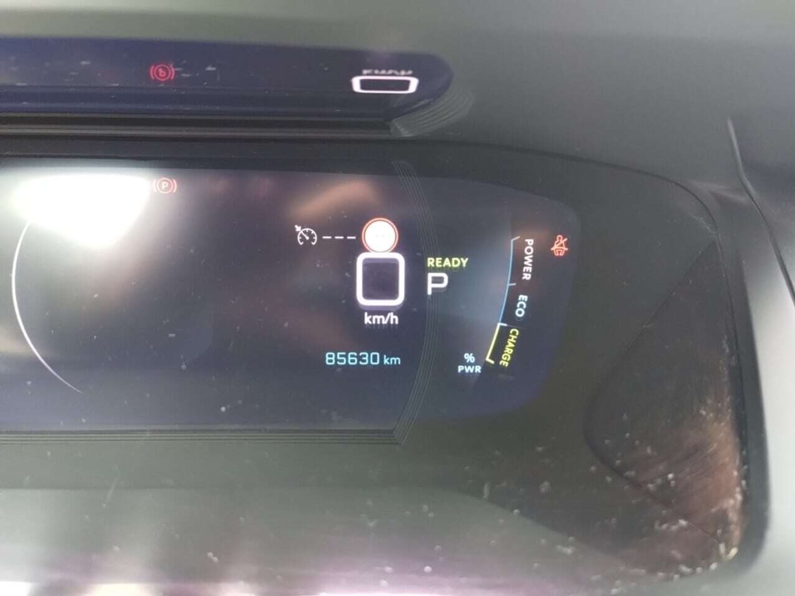 Foto 4 van Peugeot E-2008