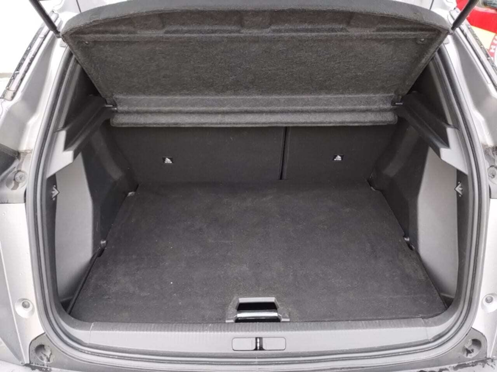 Foto 14 van Peugeot E-2008