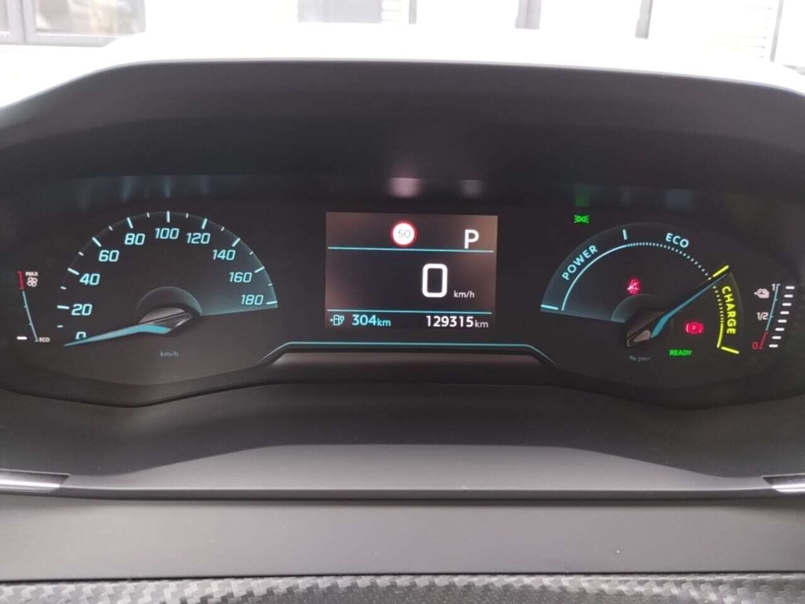 Foto 4 van Peugeot E-208