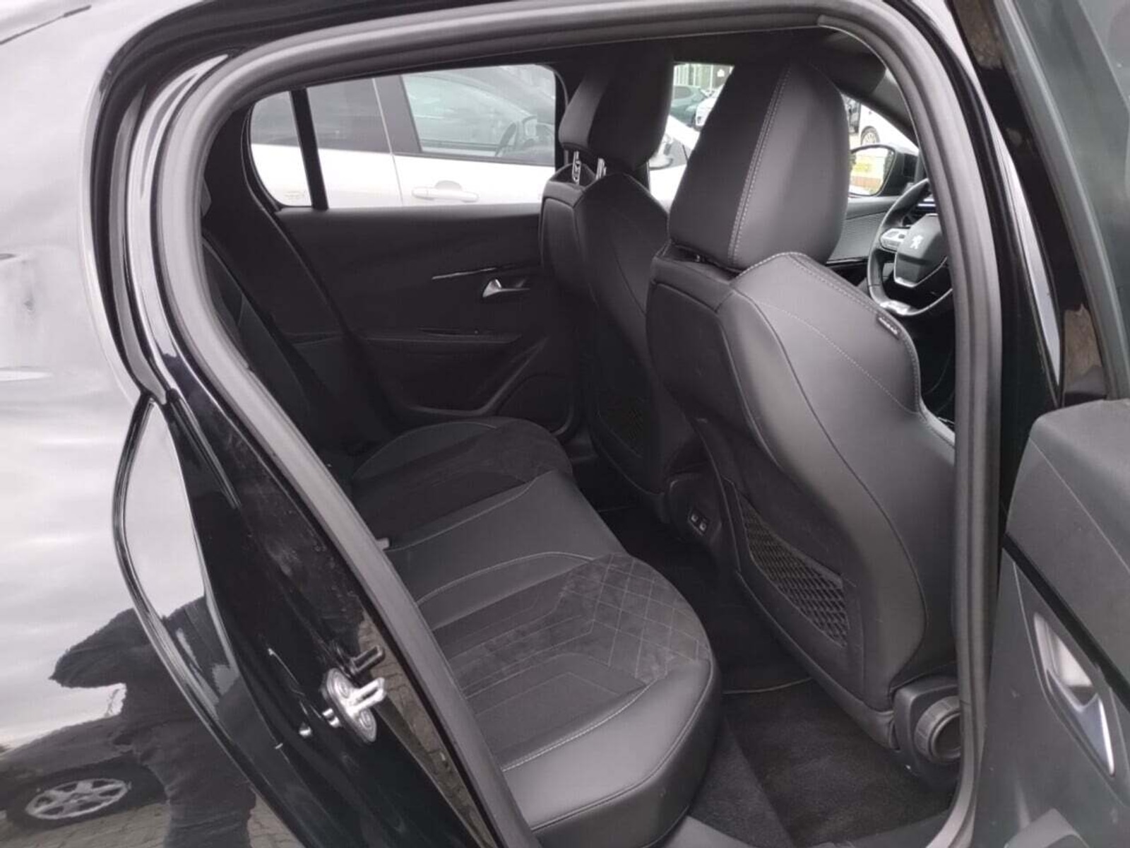 Foto 7 van Peugeot E-208