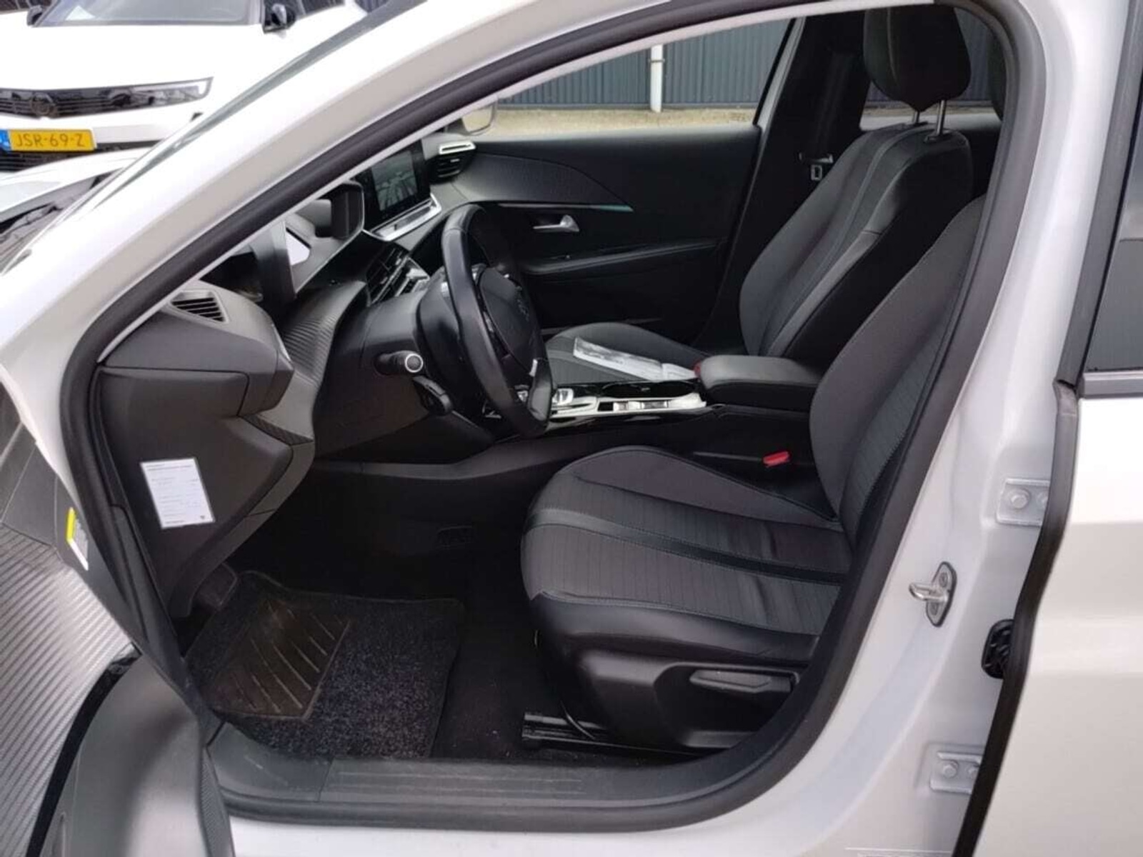 Foto 8 van Peugeot E-208