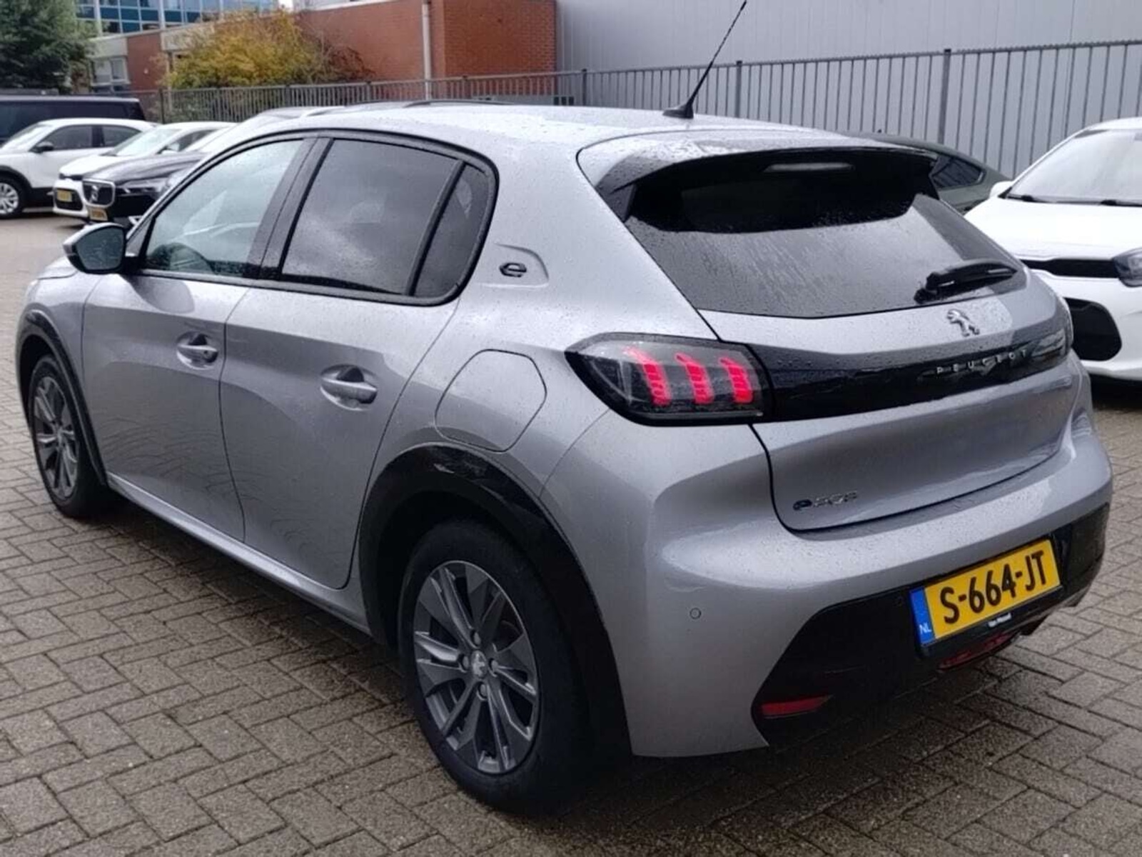 Foto 9 van Peugeot E-208