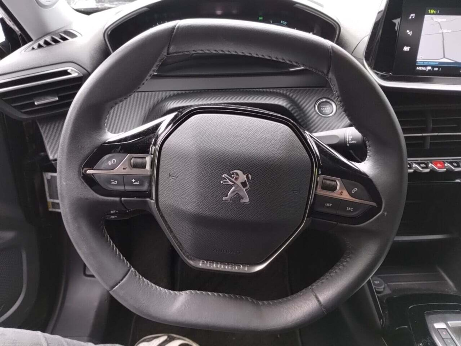 Foto 4 van Peugeot E-2008