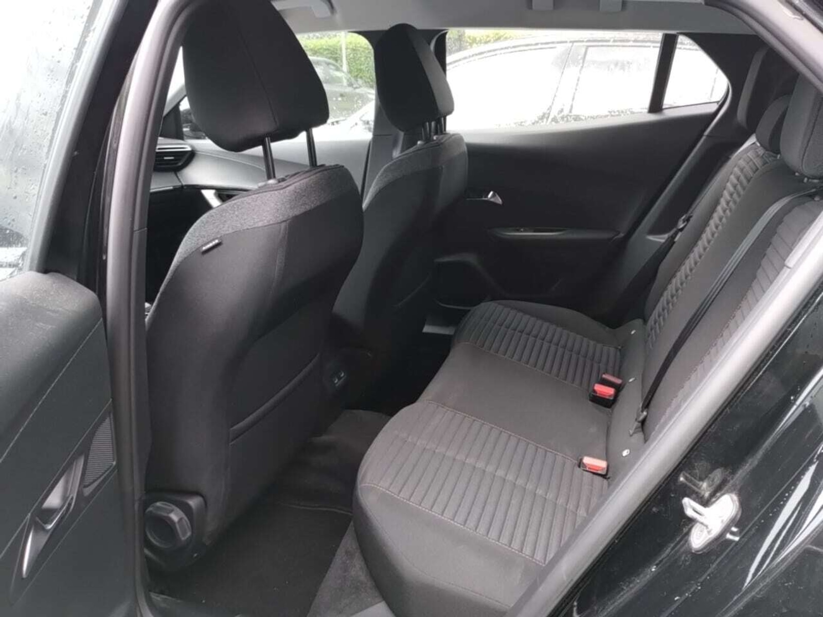 Foto 8 van Peugeot E-2008