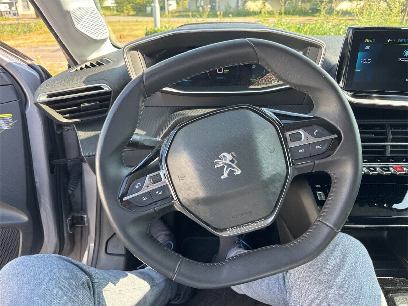 Foto 7 van Peugeot E-208