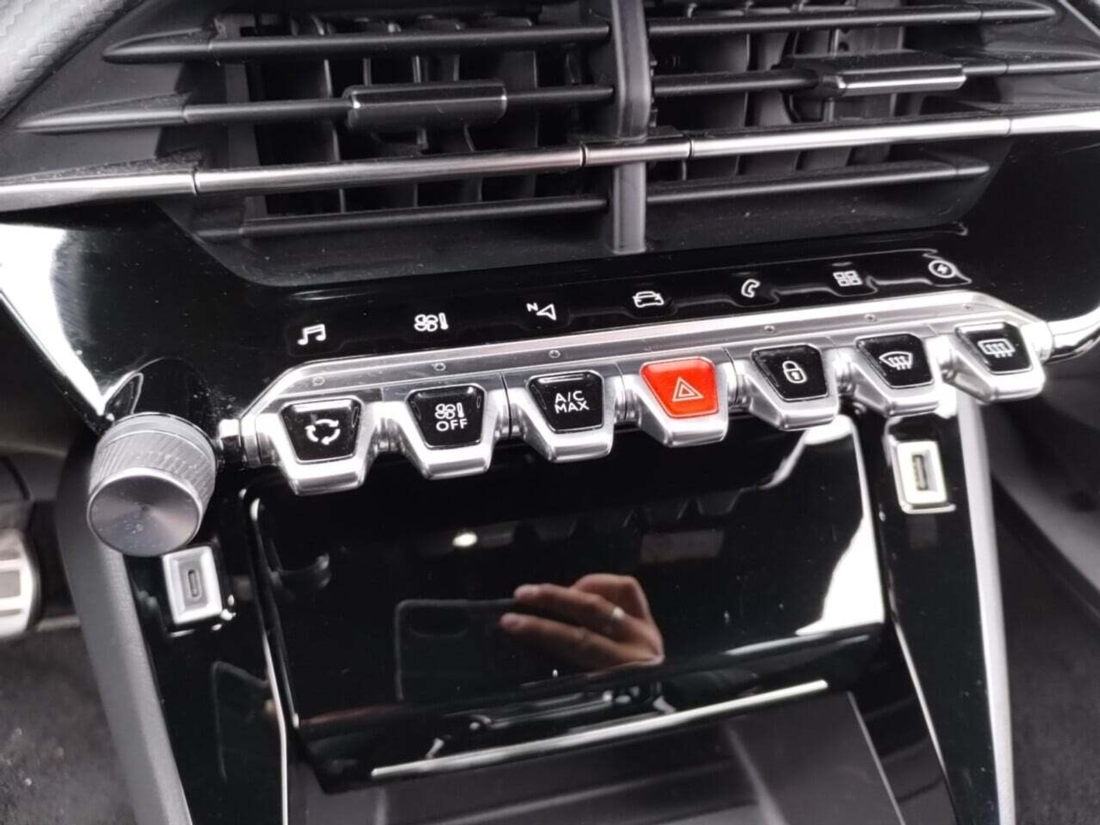 Foto 5 van Peugeot E-208