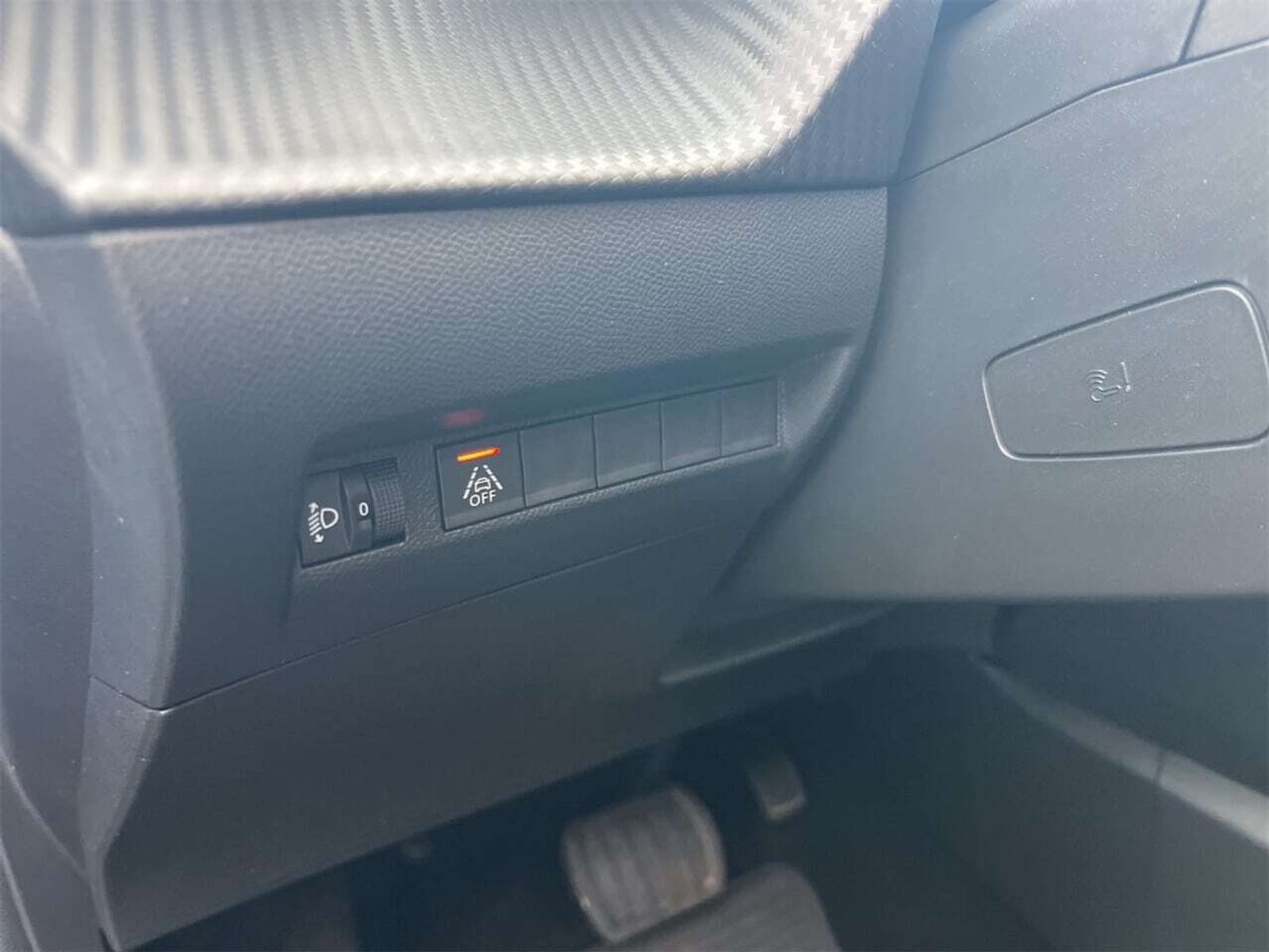 Foto 6 van Peugeot E-208