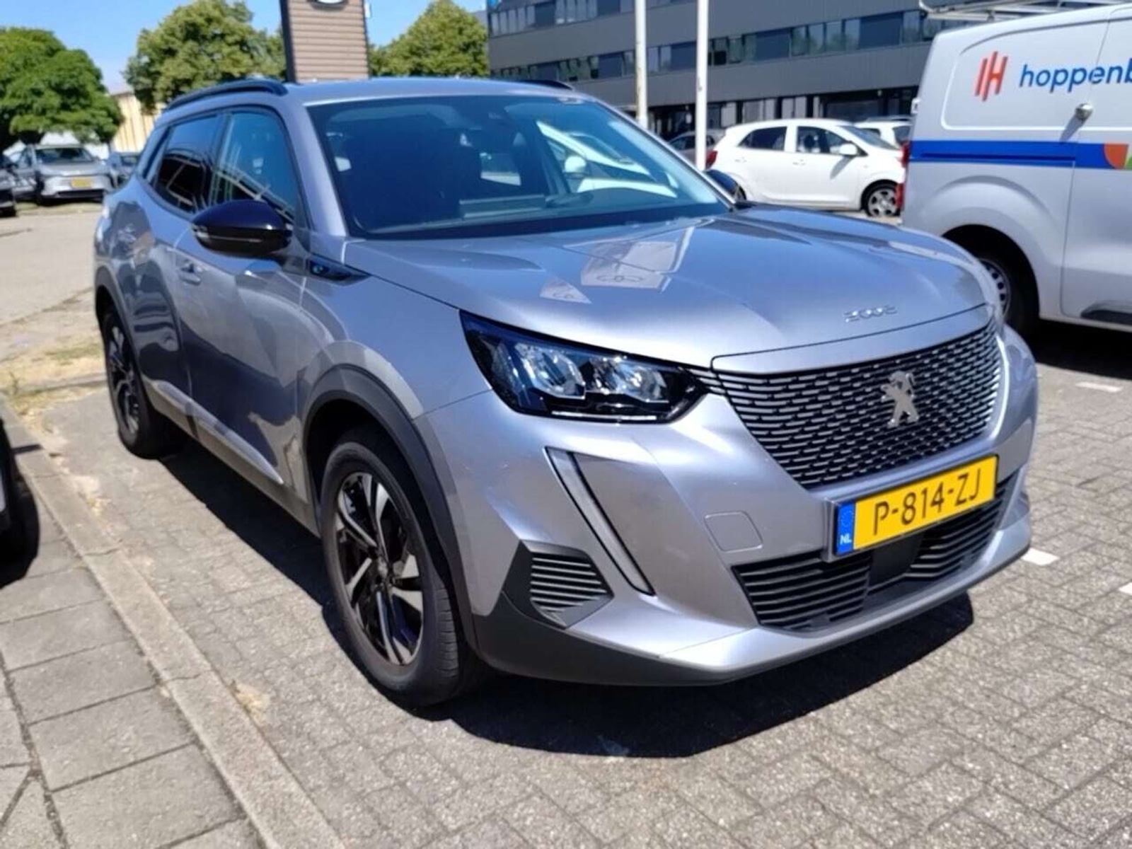Foto 5 van Peugeot E-2008