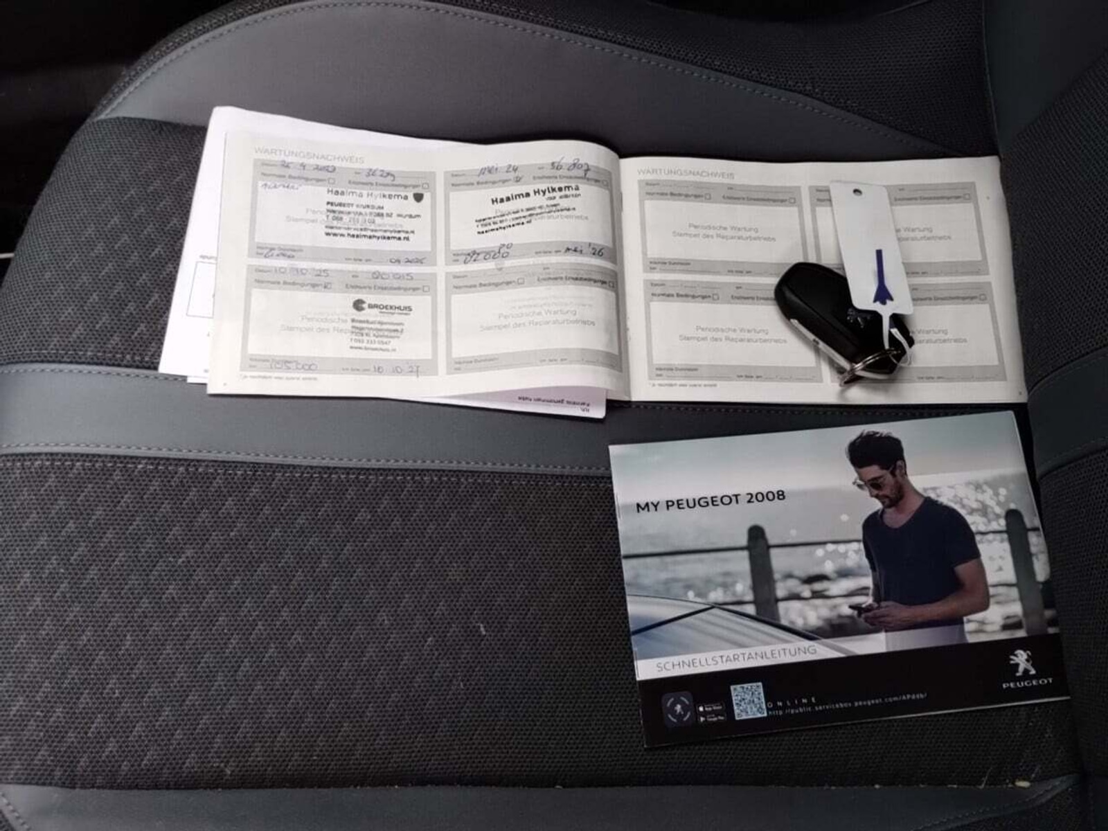 Foto 12 van Peugeot E-2008