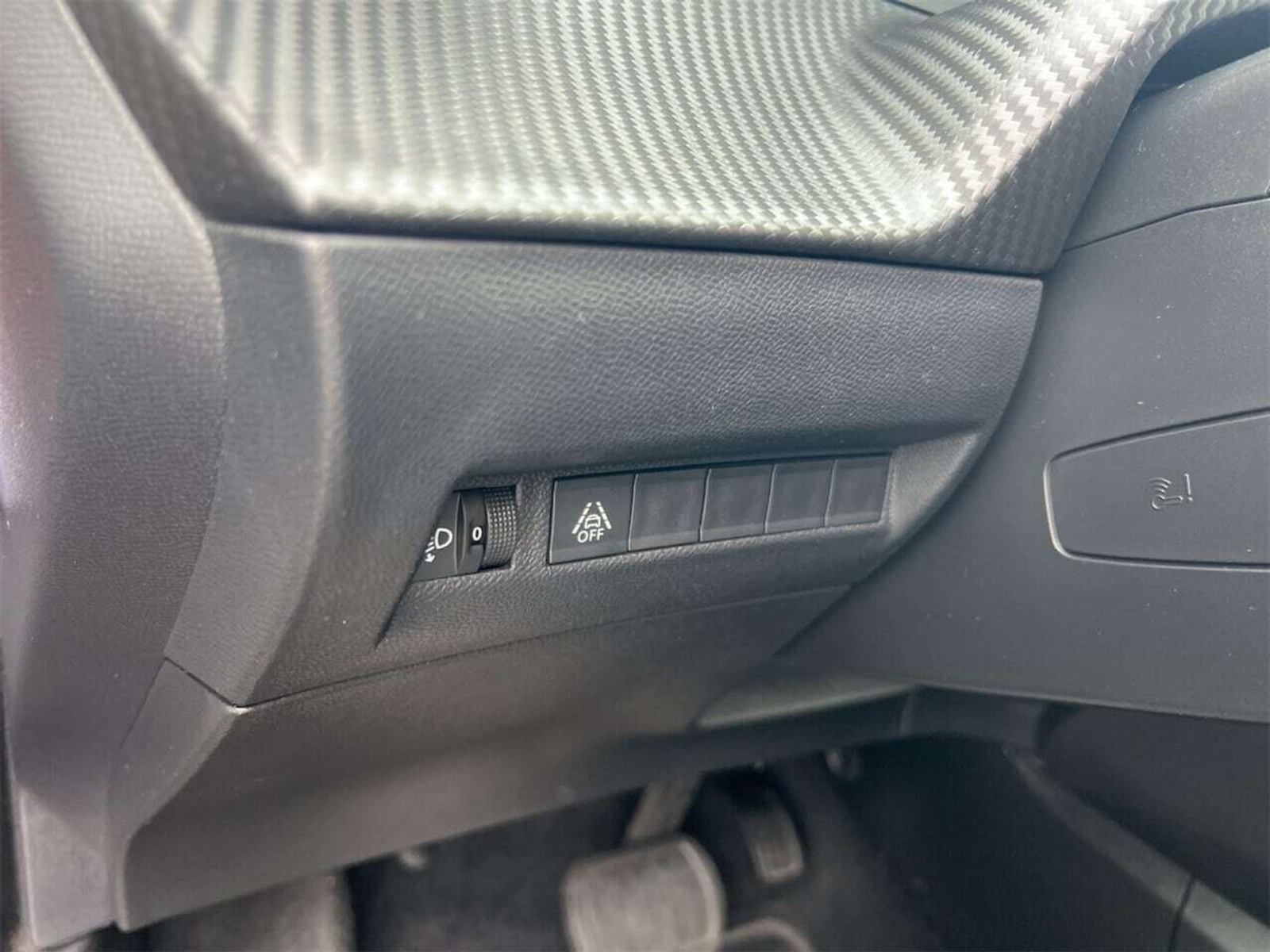 Foto 7 van Peugeot E-2008