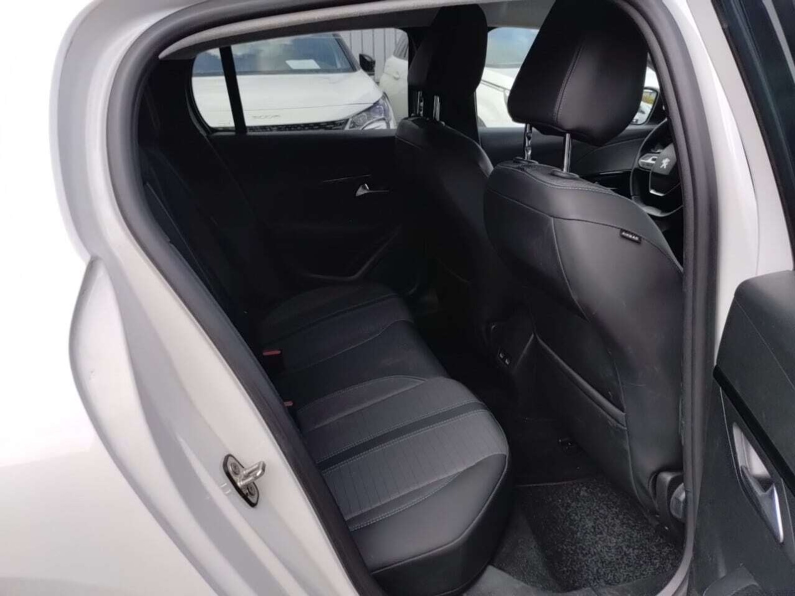 Foto 6 van Peugeot E-208
