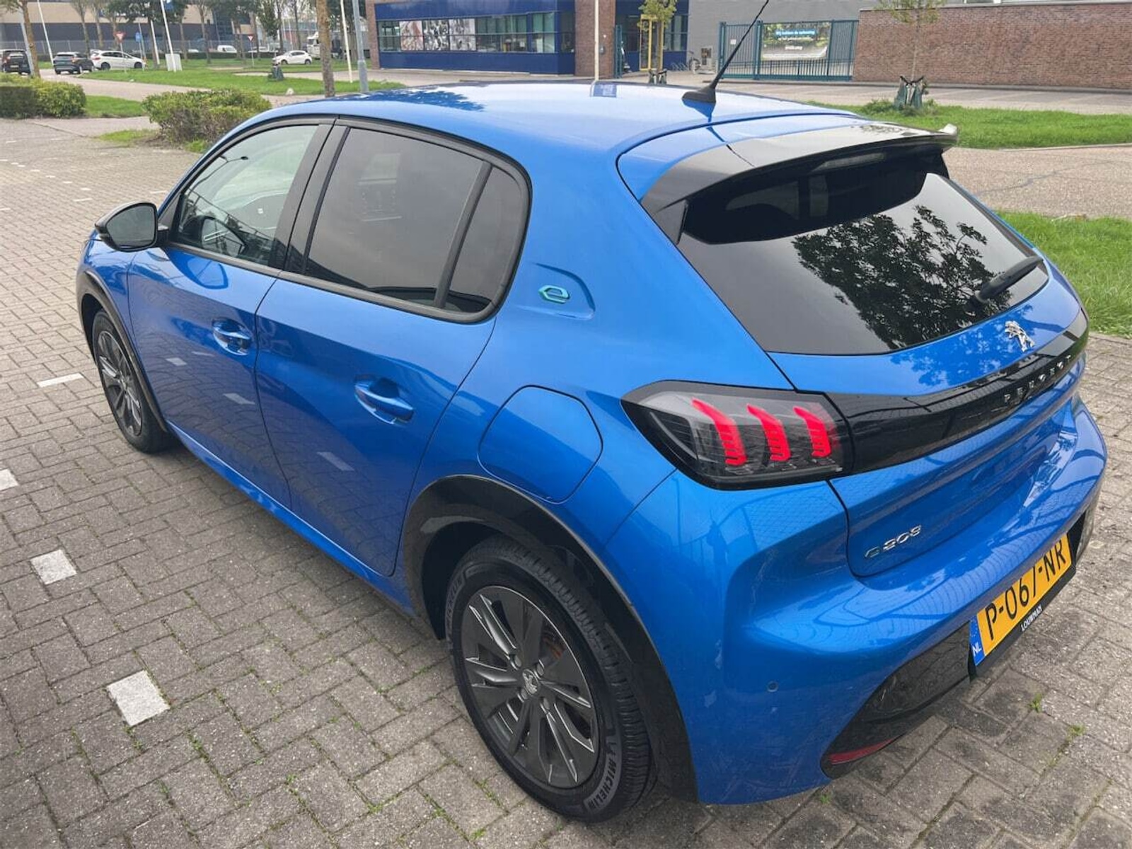 Foto 16 van Peugeot E-208