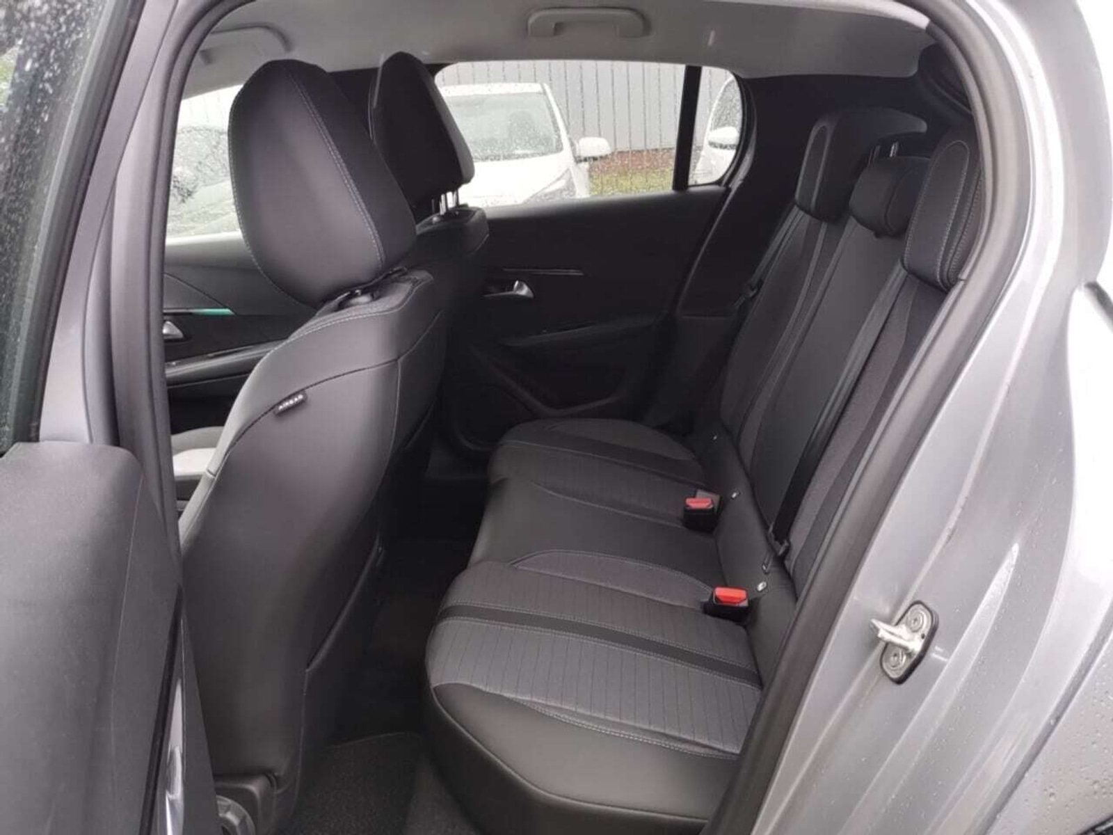 Foto 5 van Peugeot E-208