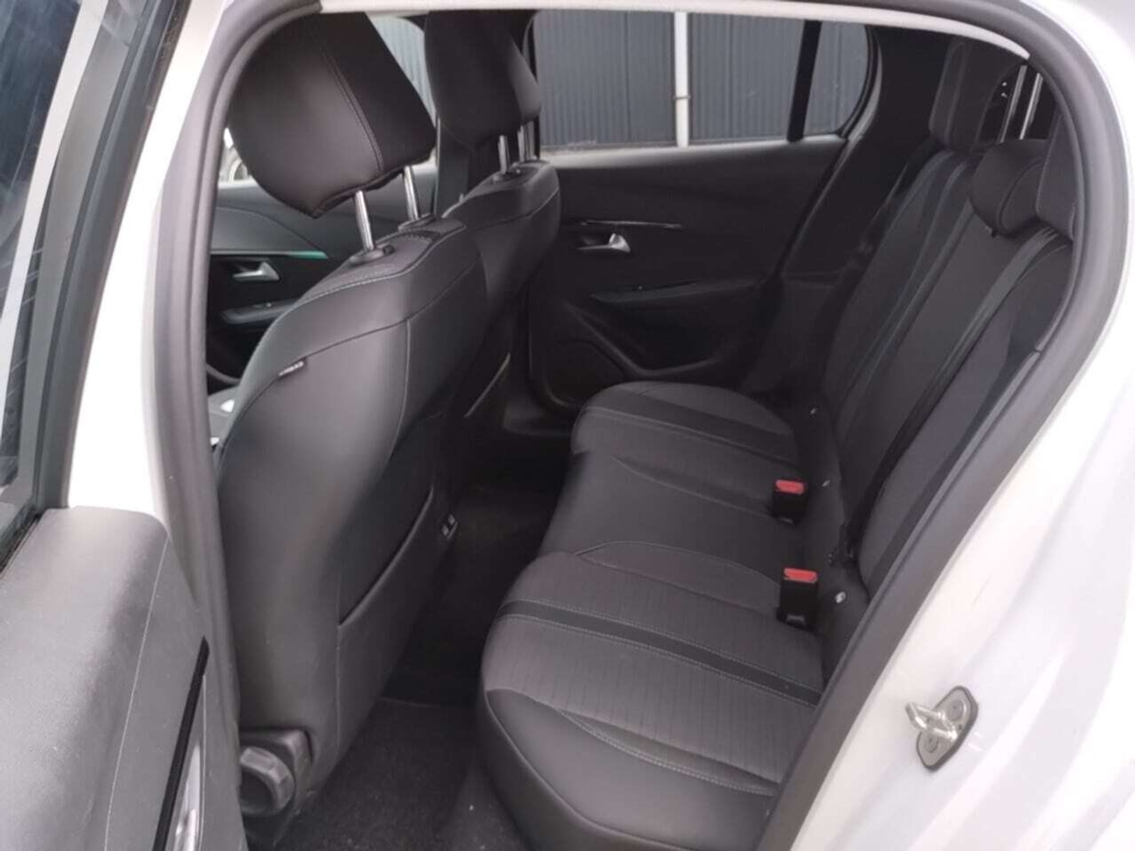 Foto 4 van Peugeot E-208