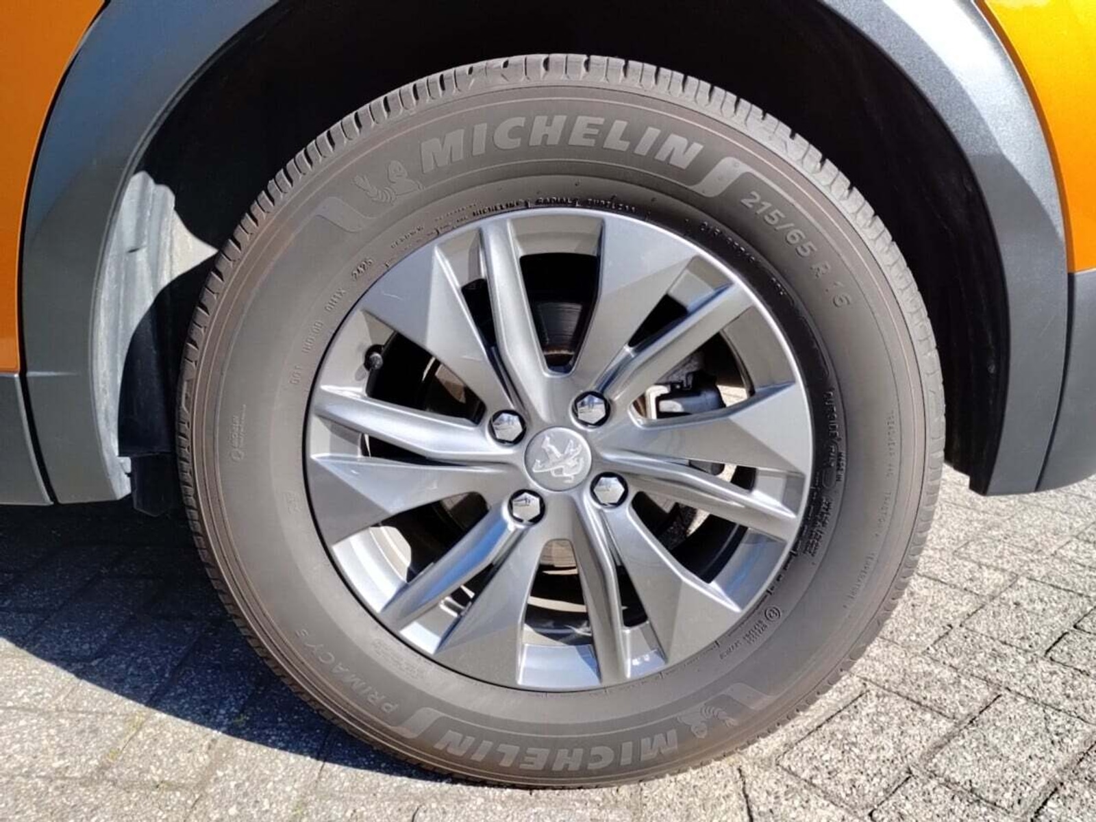 Foto 9 van Peugeot E-2008