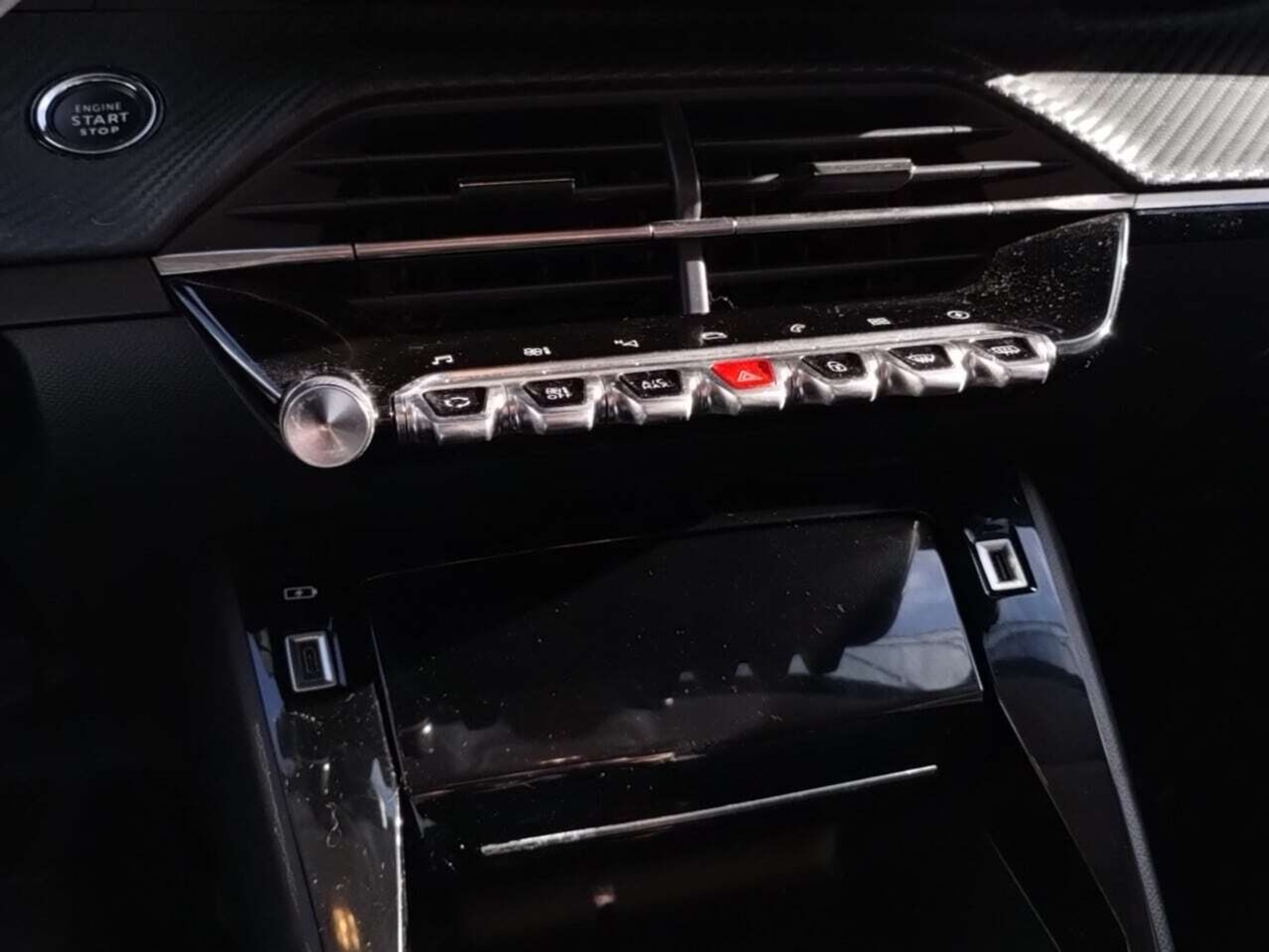 Foto 6 van Peugeot E-208